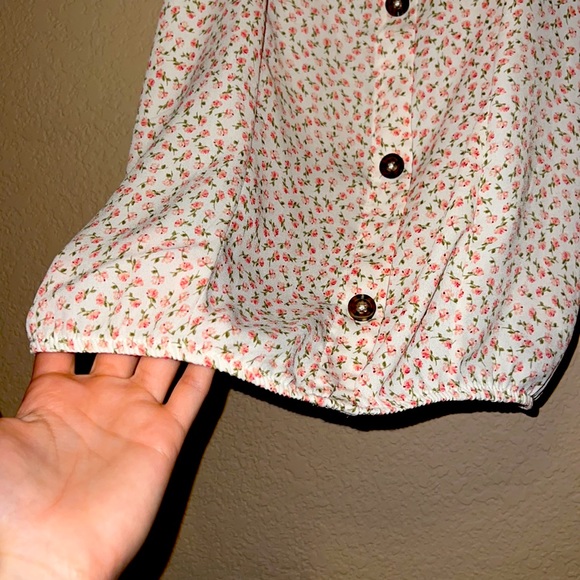 Sleeveless floral top with buttons - Picture 4 of 4